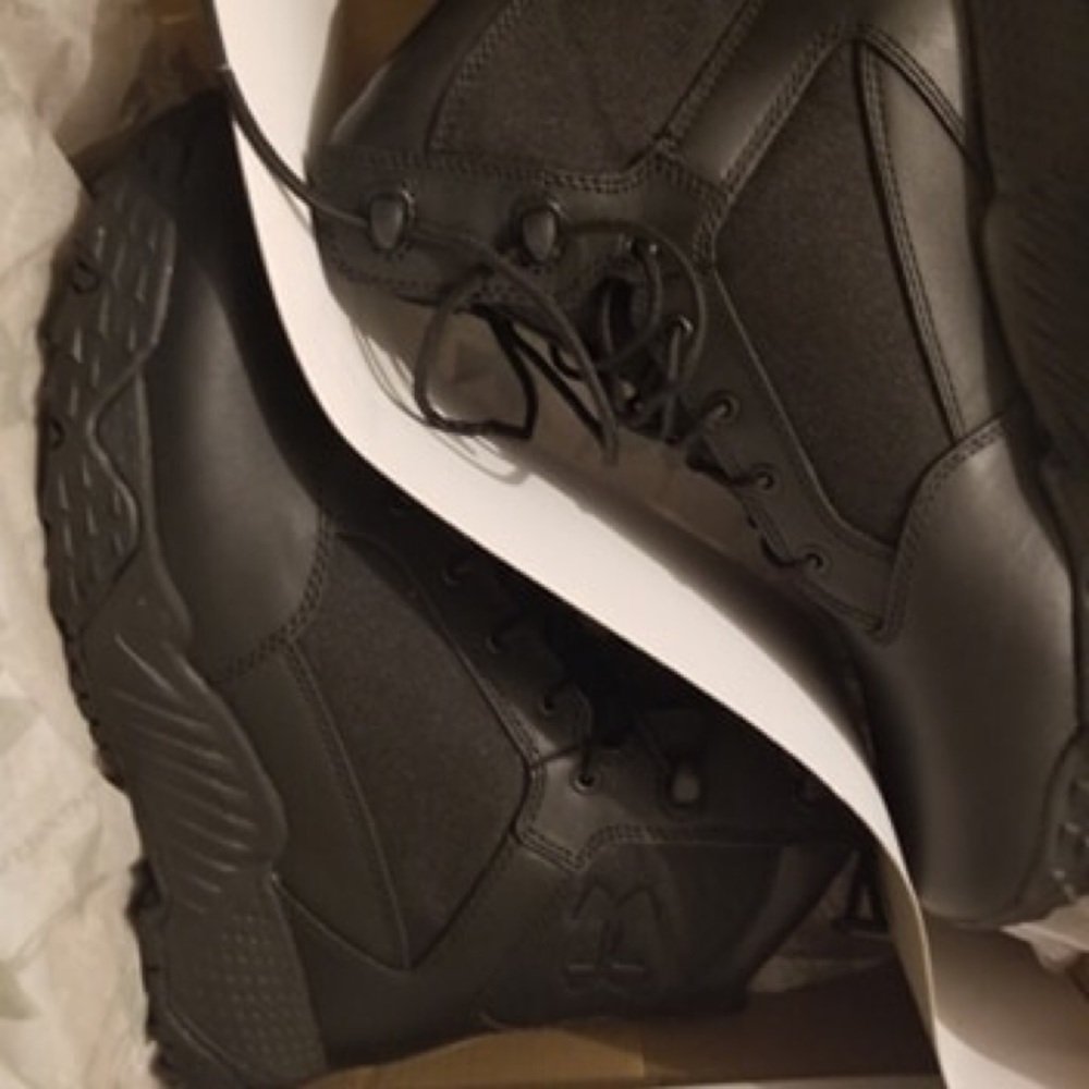 Size 10 stellar tac under armour boots